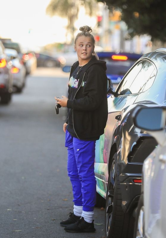 JoJo Siwa - Out in West Hollywood 11/17/2023