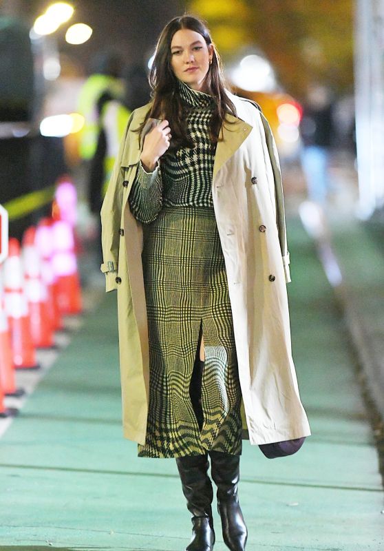Karlie Kloss Looks Stylish in New York 11/09/2023