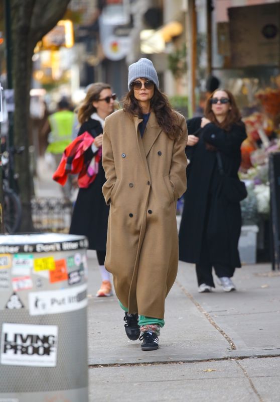 Katie Holmes in a Long Tan Coat and a Gray Beanie in New York 11/15/2023