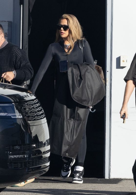 Khloe Kardashian - Out in Los Angeles 11/17/2023