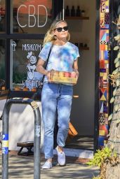 Kirsten Dunst at a Local CBD Store 11/01/2023