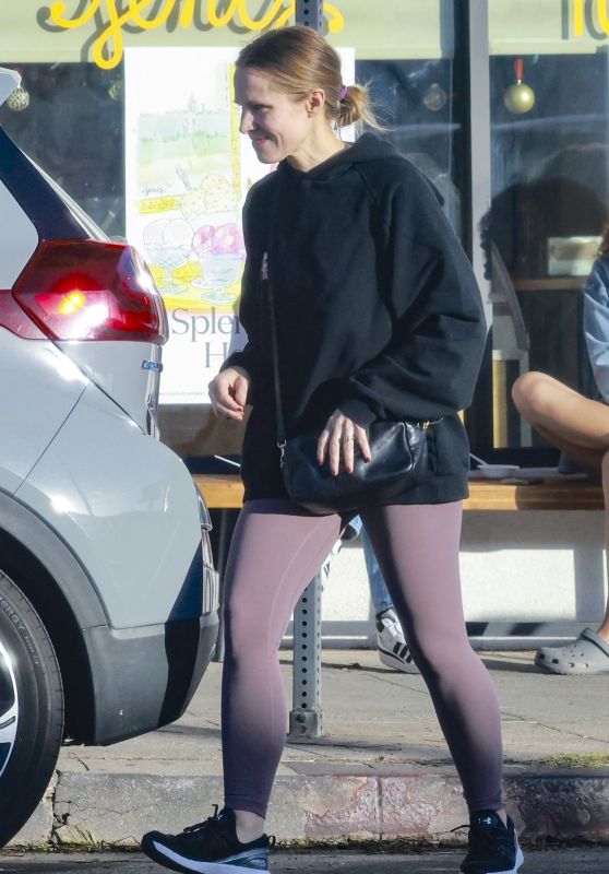 Kristen Bell - Leaving the Metamorphosis Pilates Studio in Los Feliz 11/26/2023