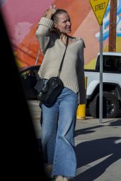 Kristen Bell Street Style - Los Angeles 11/18/2023