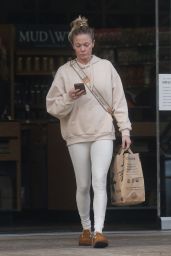 LeAnn Rimes - Grocery Shopping at Erewhon Market in Los Angeles 11/26/2023