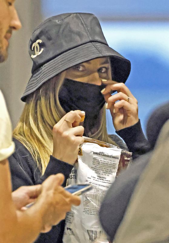 Margot Robbie at the Airport in Melbourne 11/07/2023