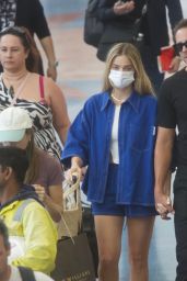 Margot Robbie - Auckland airport 11/12/2023