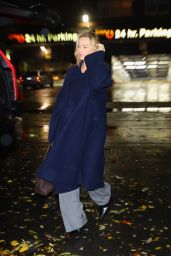 Margot Robbie - Braves the New York Rain 11/26/2023