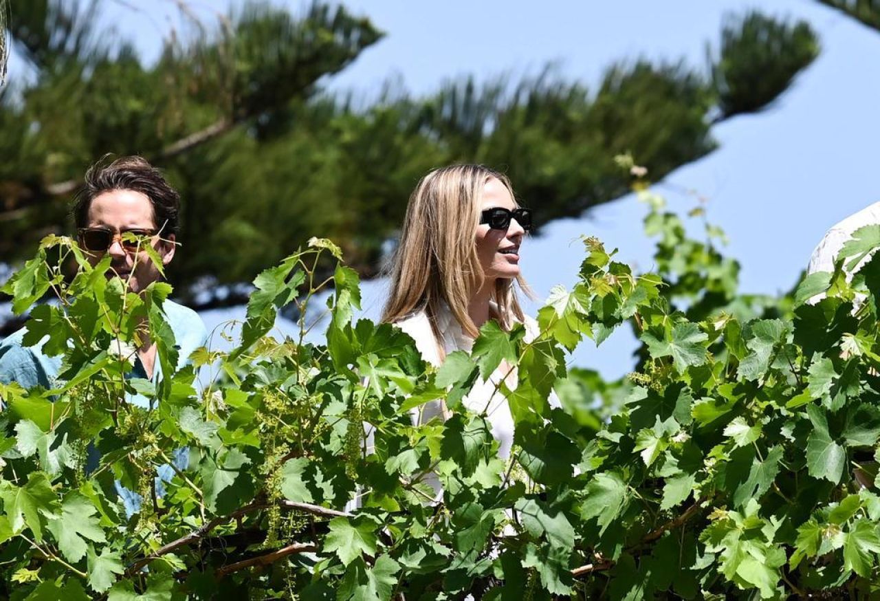 Margot Robbie - Out in Cottesloe Beach in Perth 11/06/2023 • CelebMafia