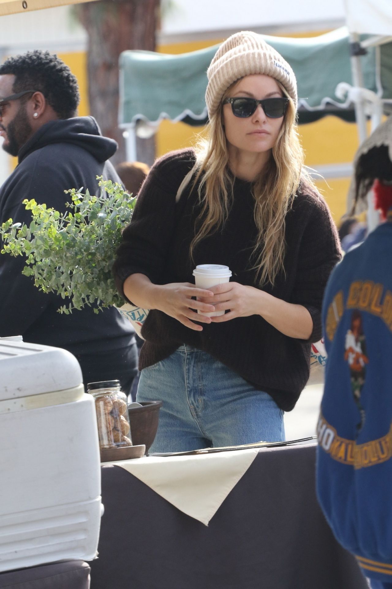 Olivia Wilde at the Local Farmers Market in Los Angeles 11/26/2023 ...