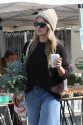 Olivia Wilde at the Local Farmers Market in Los Angeles 11/26/2023