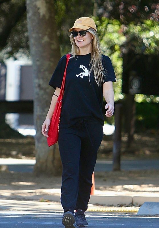 Olivia Wilde Hike in the Hollywood Hills 11/11/2023