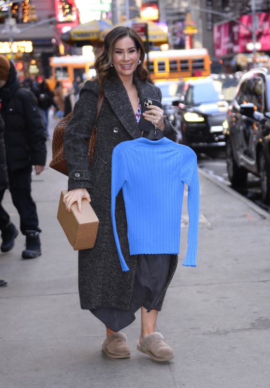 Rebecca Jarvis - Exits GMA Morning Show in New York City 11/15/2023