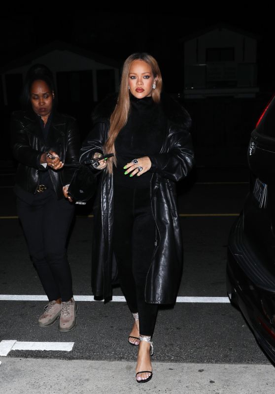 Rihanna Wearing All Black - Santa Monica 11/12/2023 • CelebMafia