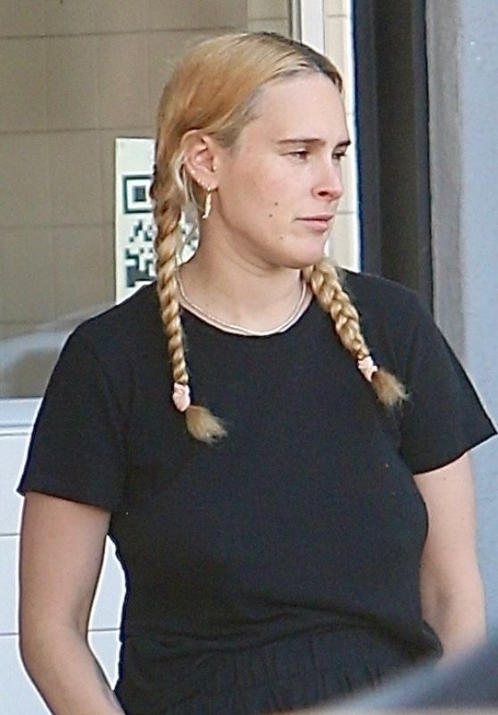 Rumer Willis Debuts New Hairstyle - West Hollywood 11/02/2023
