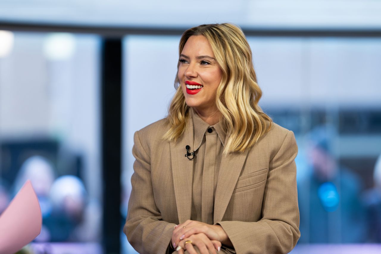 https://celebmafia.com/wp-content/uploads/2023/11/scarlett-johansson-the-today-show-11-13-2023-3.jpg