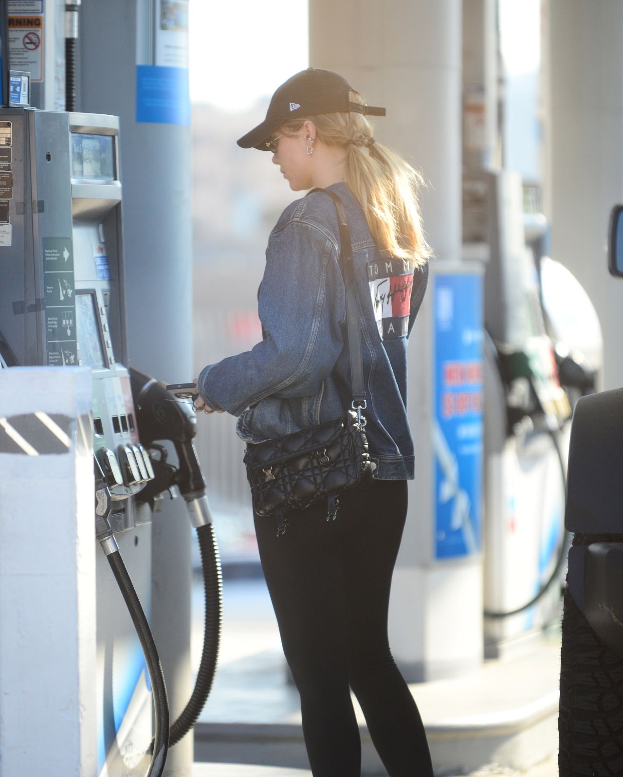 Suki Waterhouse - Pump Gas in Los Angeles 11/17/2023 • CelebMafia