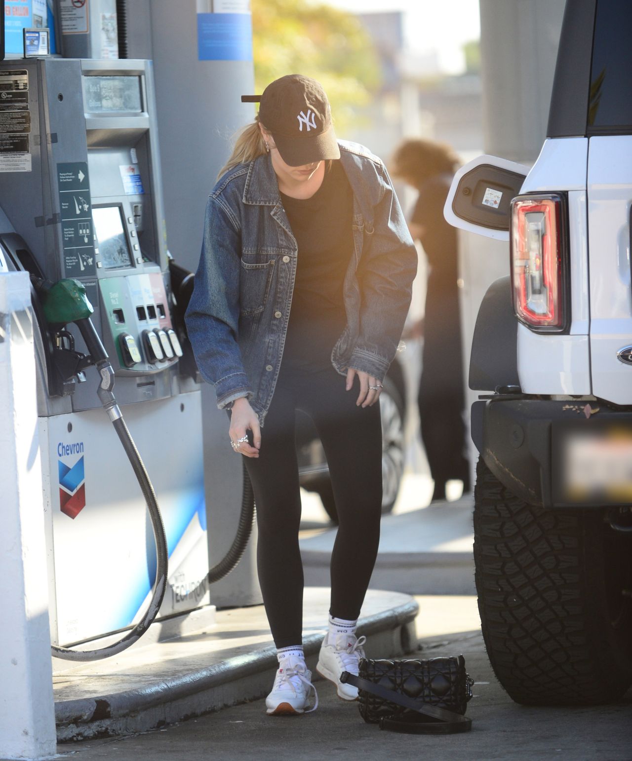 Suki Waterhouse - Pump Gas in Los Angeles 11/17/2023 • CelebMafia