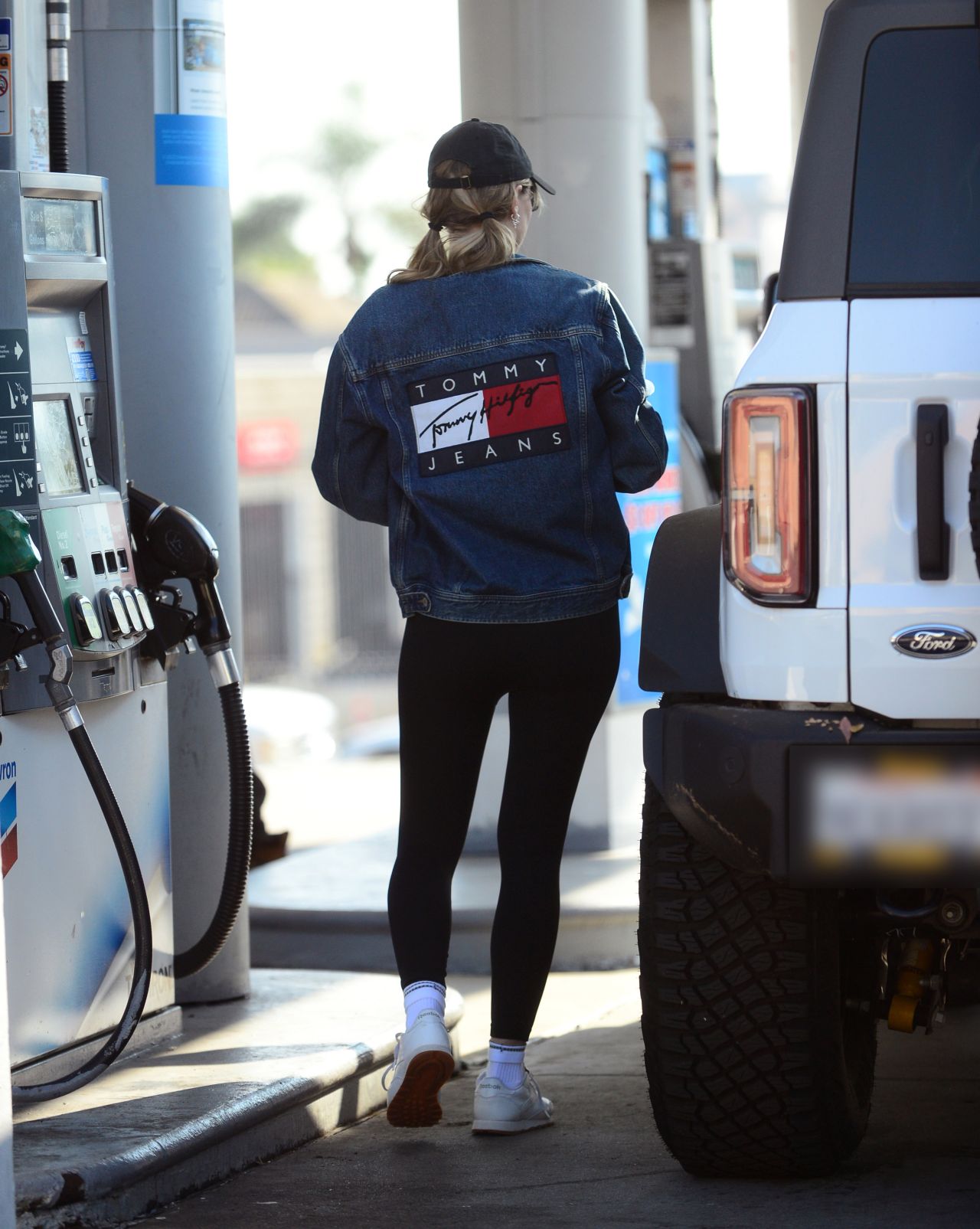 Suki Waterhouse - Pump Gas in Los Angeles 11/17/2023 • CelebMafia