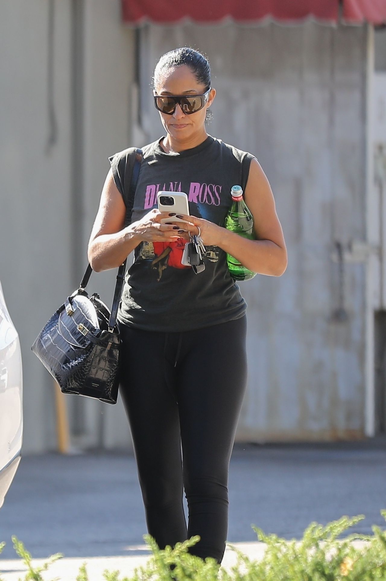 Tracy Ellis Ross - Out in Los Angeles 11/25/2023 • CelebMafia