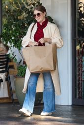 Amy Adams at Beverly Glen Deli in Los Angeles 12/24/2023