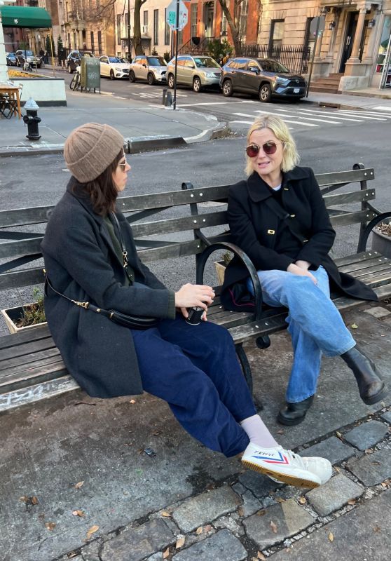 Amy Poehler and Aubrey Plaza on a Park Bench in Manhattan