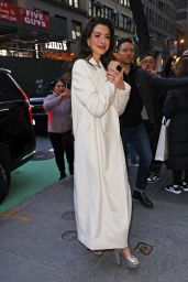 Anne Hathaway Wears a White Wool Coat - Arriving at The Tonight Show Starring Jimmy Fallon in NYC 12/08/2023