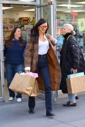 Bella Hadid Gift Shopping in New York 12/22/2023