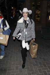 Bethenny Frankel in a Chic White and Black Patterned Coat Featuring a Striking Geometric Design - Aspen 12/20/2023