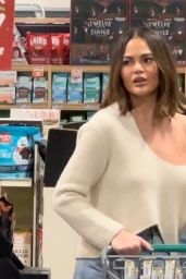 Chrissy Teigen Shopping at Sprouts in LA 12/11/2023