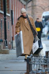 Claire Danes in Cozy Winter Attire Shopping in New York 12/21/2023