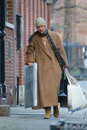 Claire Danes in Cozy Winter Attire Shopping in New York 12/21/2023