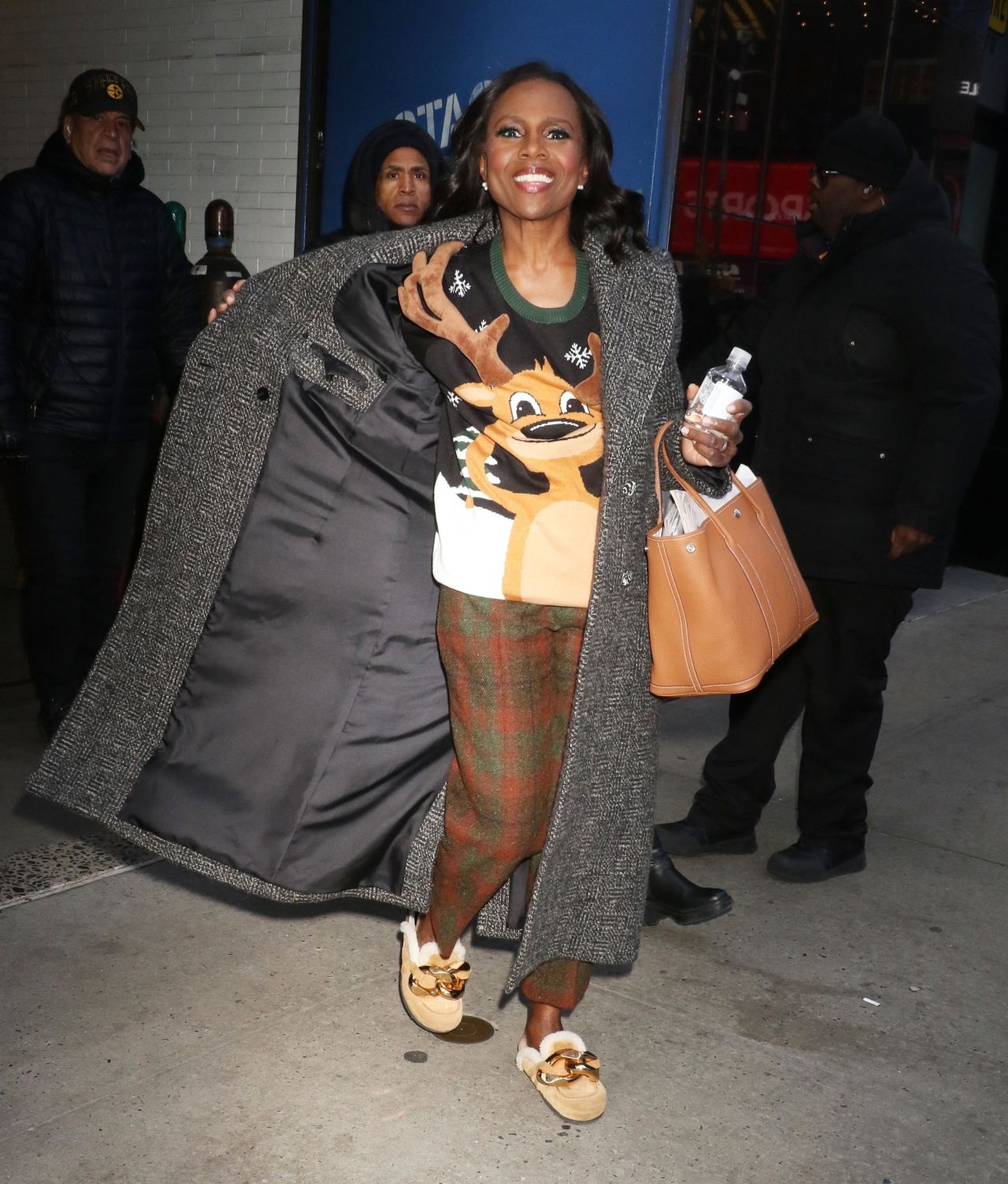 Deborah Roberts - Exiting GMA Morning Show in New York 12/22/2023