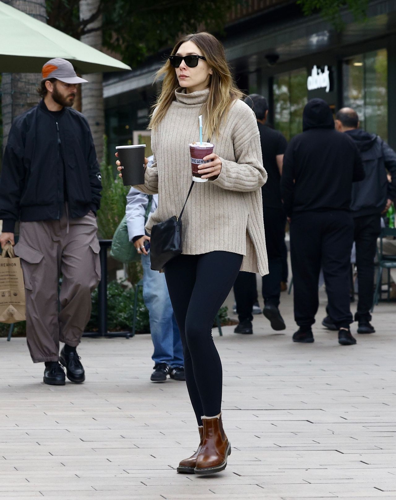 Elizabeth Olsen Street Style - Shopping in Studio City 11/30/2023 ...