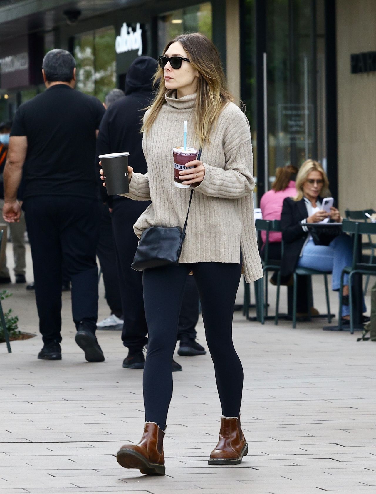 Elizabeth Olsen Street Style - Shopping in Studio City 11/30/2023 ...