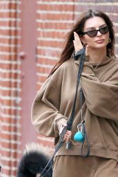 Emily Ratajkowski in Brown Sweats in New York City 12/17/2023