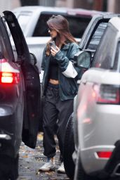 Emily Ratajkowski in Casual Outfit in New York City 12/18/2023