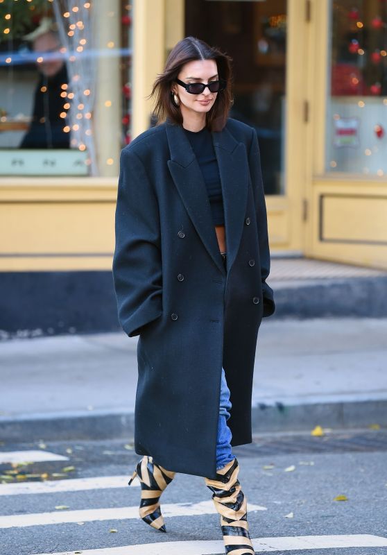 Emily Ratajkowski Out In New York’s West Village 12 12 2023 • Celebmafia