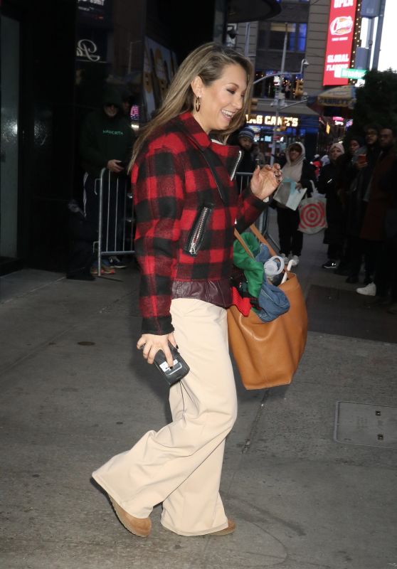 Ginger Zee Exiting GMA Morning Show in New York 12/22/2023