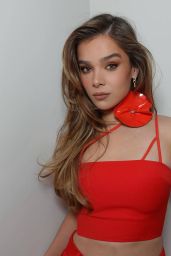 Hailee Steinfeld - Shop Small With Amazon Campaign December 2023 (+3)