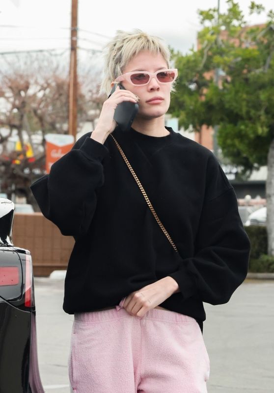 Halsey - Shopping in Los Angeles 12/22/2023