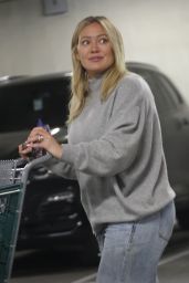Hilary Duff - Shopping at Whole Foods in Studio City 12/09/2023