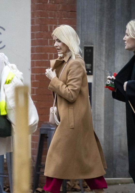 Holly Willoughby - Out in London 12/21/2023