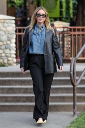 Jennifer Lawrence at Coldwater Park in Beverly Hills 12/27/2023