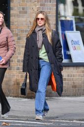 Jennifer Lawrence in Casual Outfit in New York City 12/09/2023