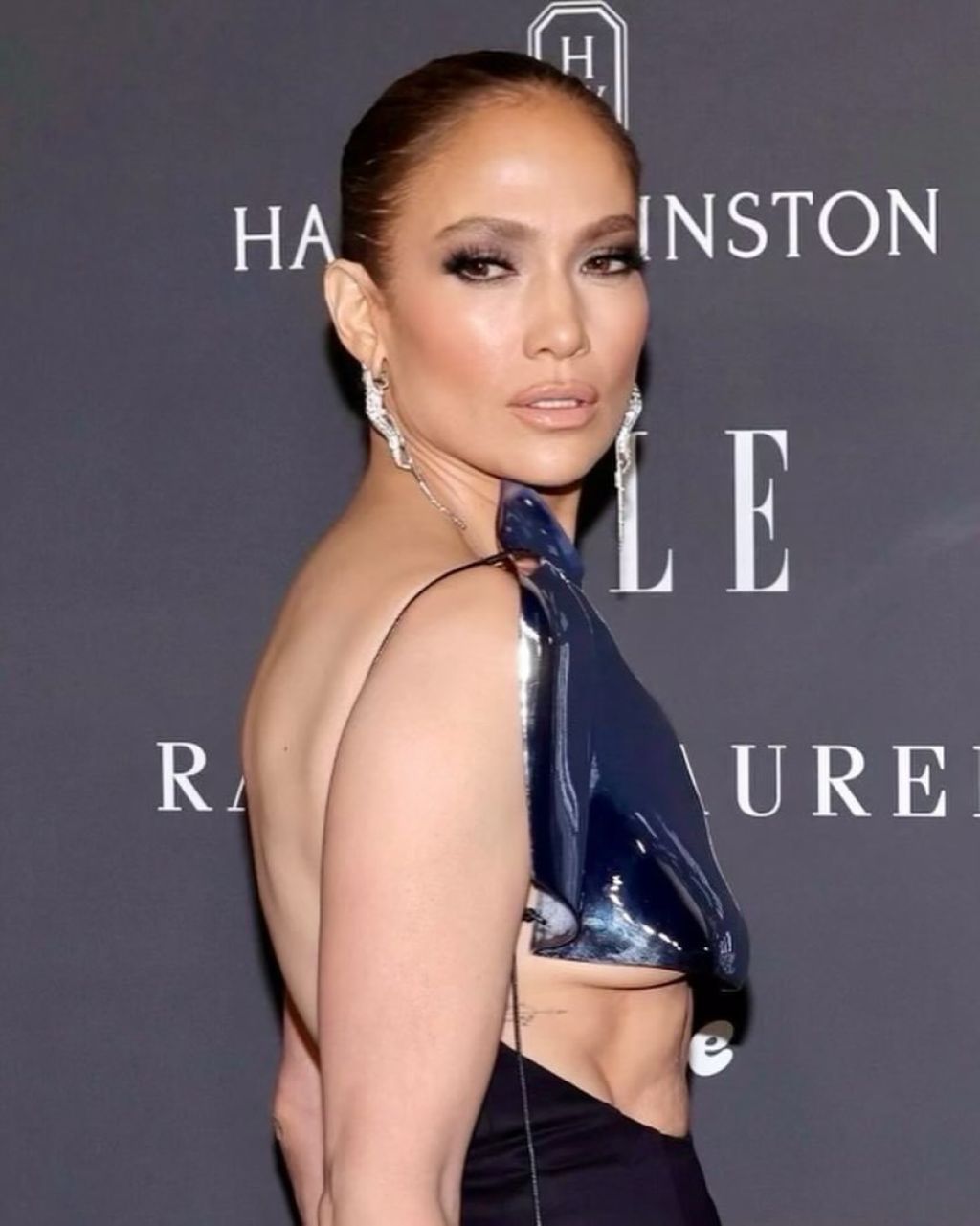 https://celebmafia.com/wp-content/uploads/2023/12/jennifer-lopez-elle-s-2023-women-in-hollywood-celebration-in-los-angeles-12-05-2023-3.jpg