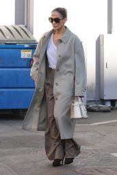 Jennifer Lopez in a Beige Trench Coat Christmas Shopping in Los Angeles 12/16/2023