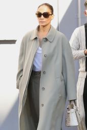 Jennifer Lopez in a Beige Trench Coat Christmas Shopping in Los Angeles 12/16/2023