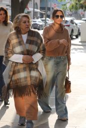 Jennifer Lopez - Last-minute Christmas Shopping in Beverly Hills With her Mother Guadalupe Rodríguez 12/23/2023