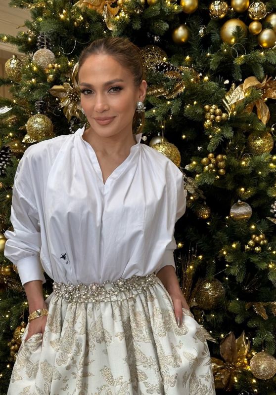 Jennifer Lopez Outfit 12/12/2023