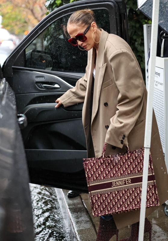 Jennifer Lopez Shopping at Louis Vuitton in Los Angeles 12/21/2023
